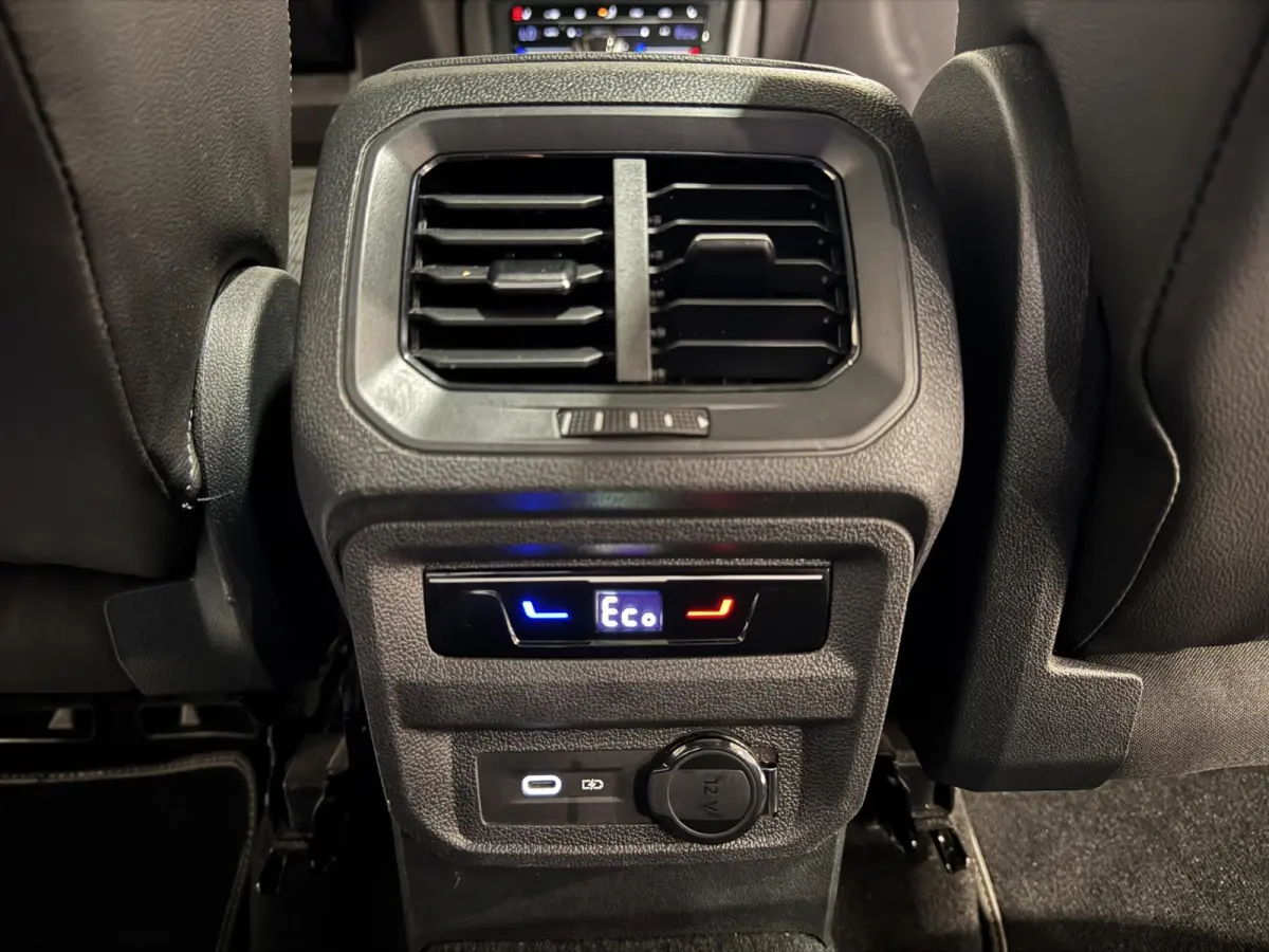 1.4 TSI eHybrid R-Line | panorama | navi | led | carplay |