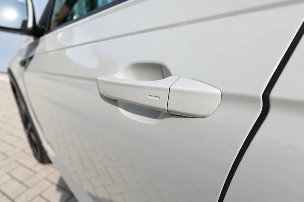 1.5 TSI R-Line PANO KEYLESS CAM
