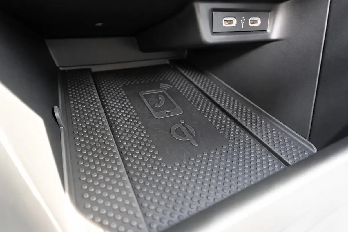 1.5 TSI R-Line PANO KEYLESS CAM