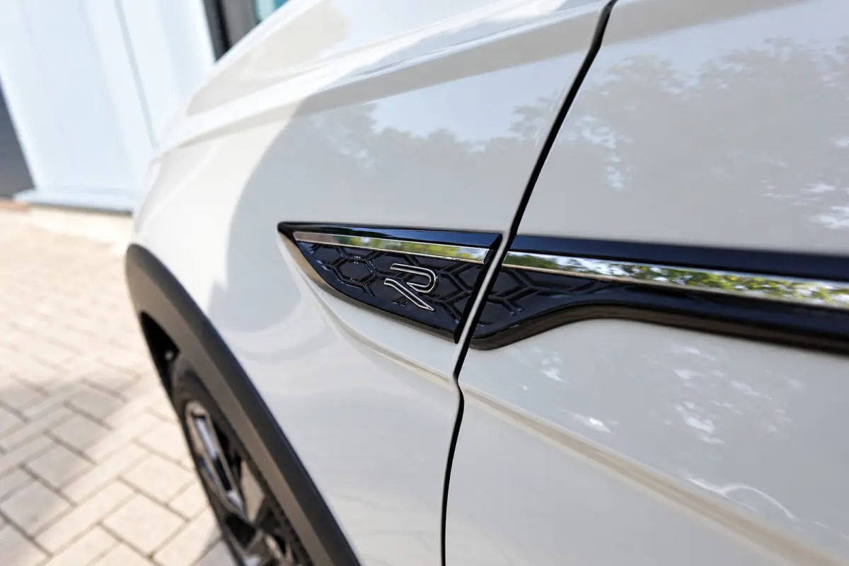 1.5 TSI R-Line PANO KEYLESS CAM