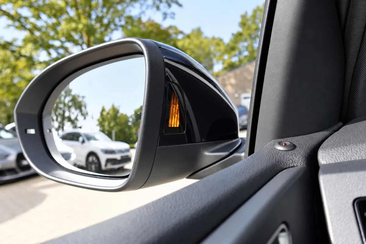 1.5 TSI R-Line PANO KEYLESS CAM
