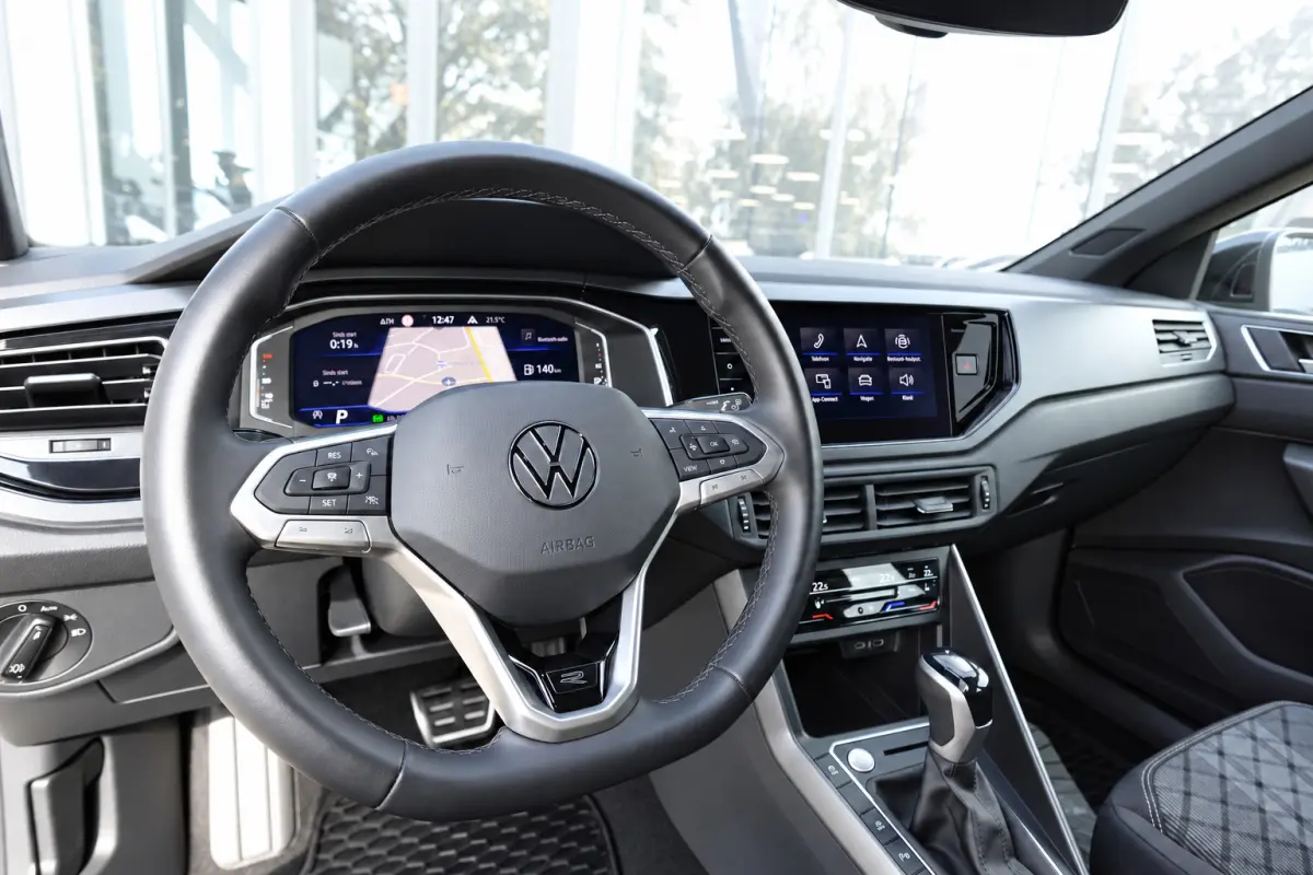 1.5 TSI R-Line PANO KEYLESS CAM