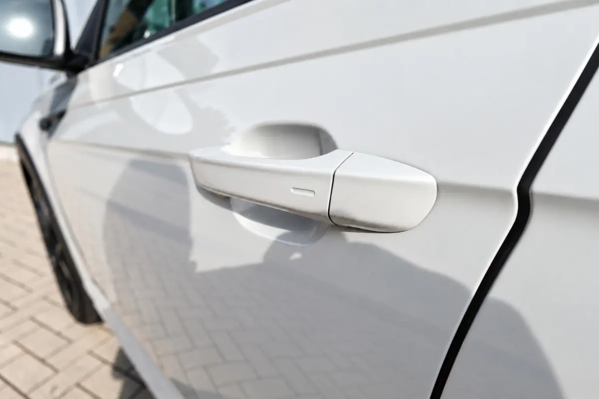 1.5 TSI R-Line PANO KEYLESS CAM