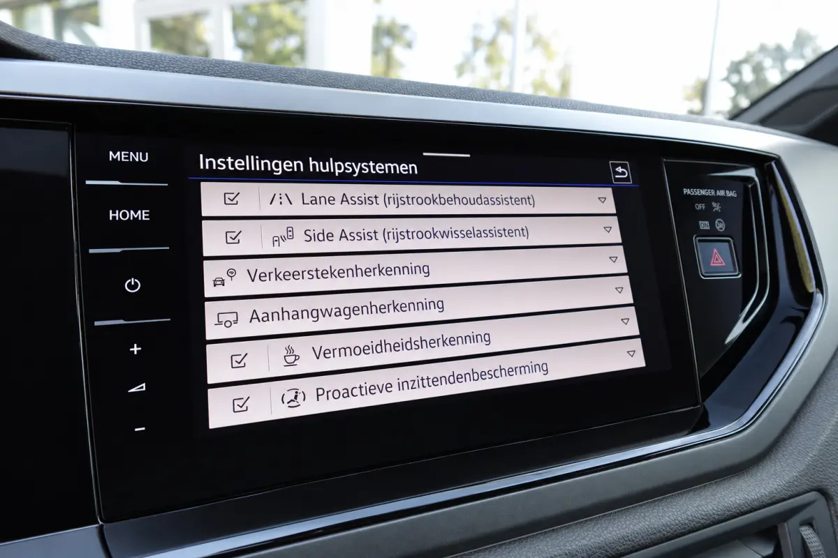 1.5 TSI R-Line PANO KEYLESS CAM