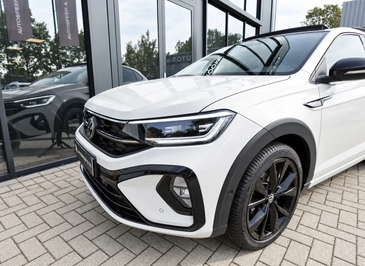 1.5 TSI R-Line PANO KEYLESS CAM