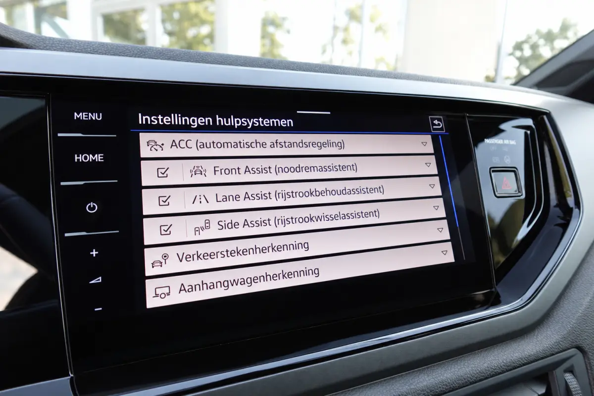 1.5 TSI R-Line PANO KEYLESS CAM