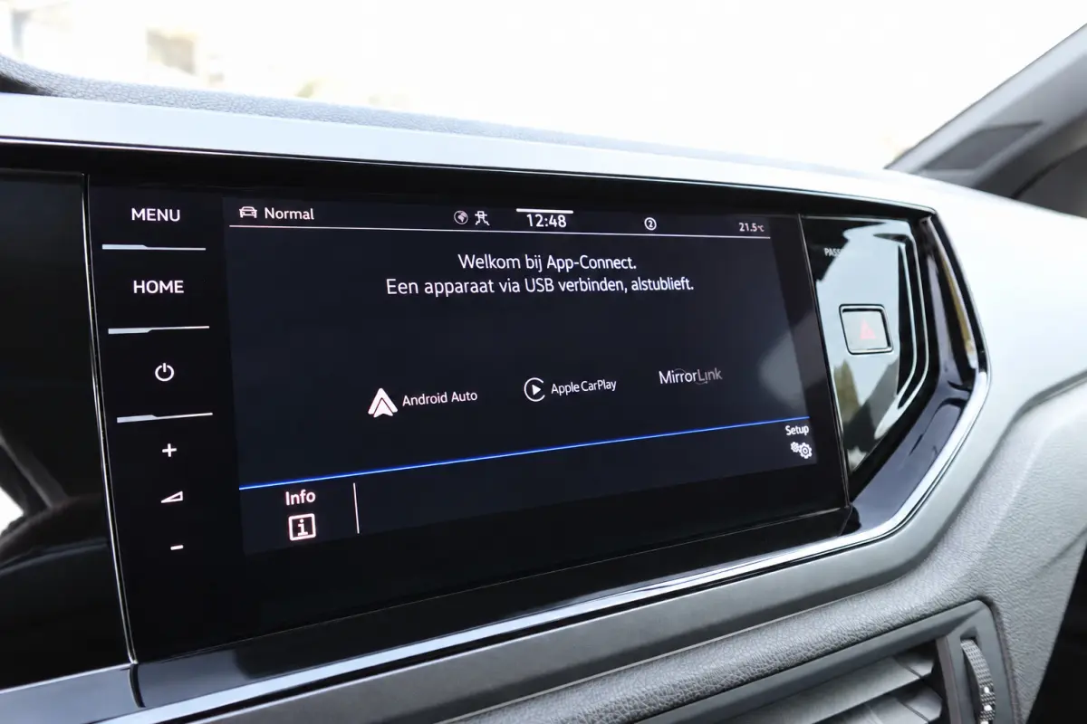 1.5 TSI R-Line PANO KEYLESS CAM
