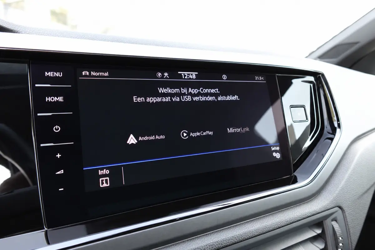 1.5 TSI R-Line PANO KEYLESS CAM