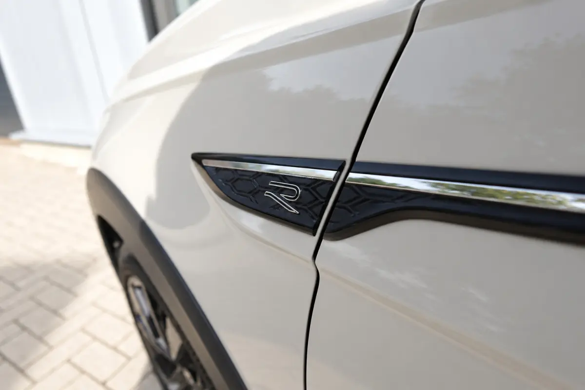 1.5 TSI R-Line PANO KEYLESS CAM