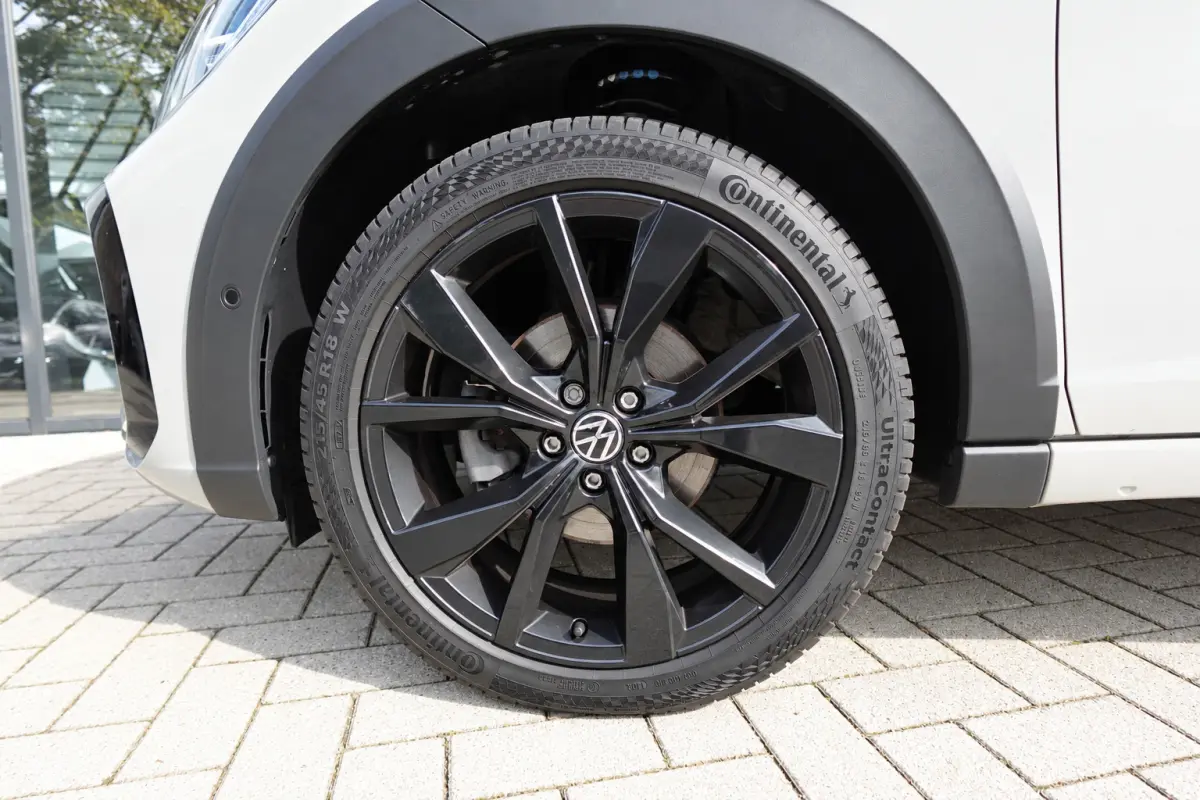 1.5 TSI R-Line PANO KEYLESS CAM