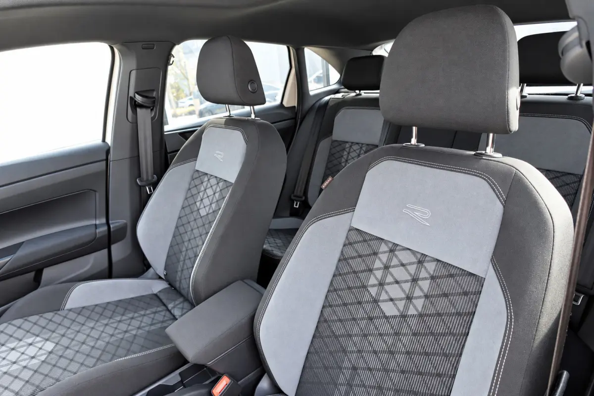 1.5 TSI R-Line PANO KEYLESS CAM