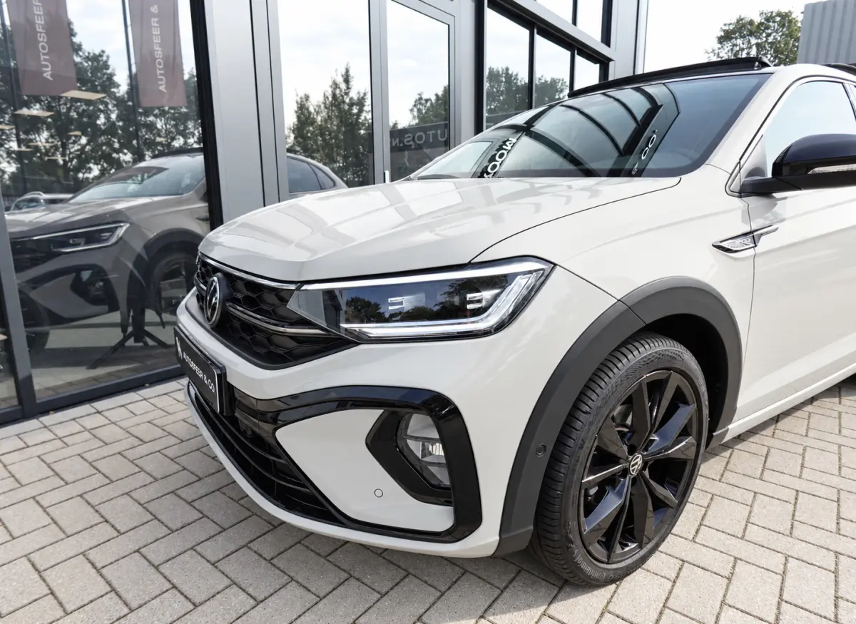 1.5 TSI R-Line PANO KEYLESS CAM