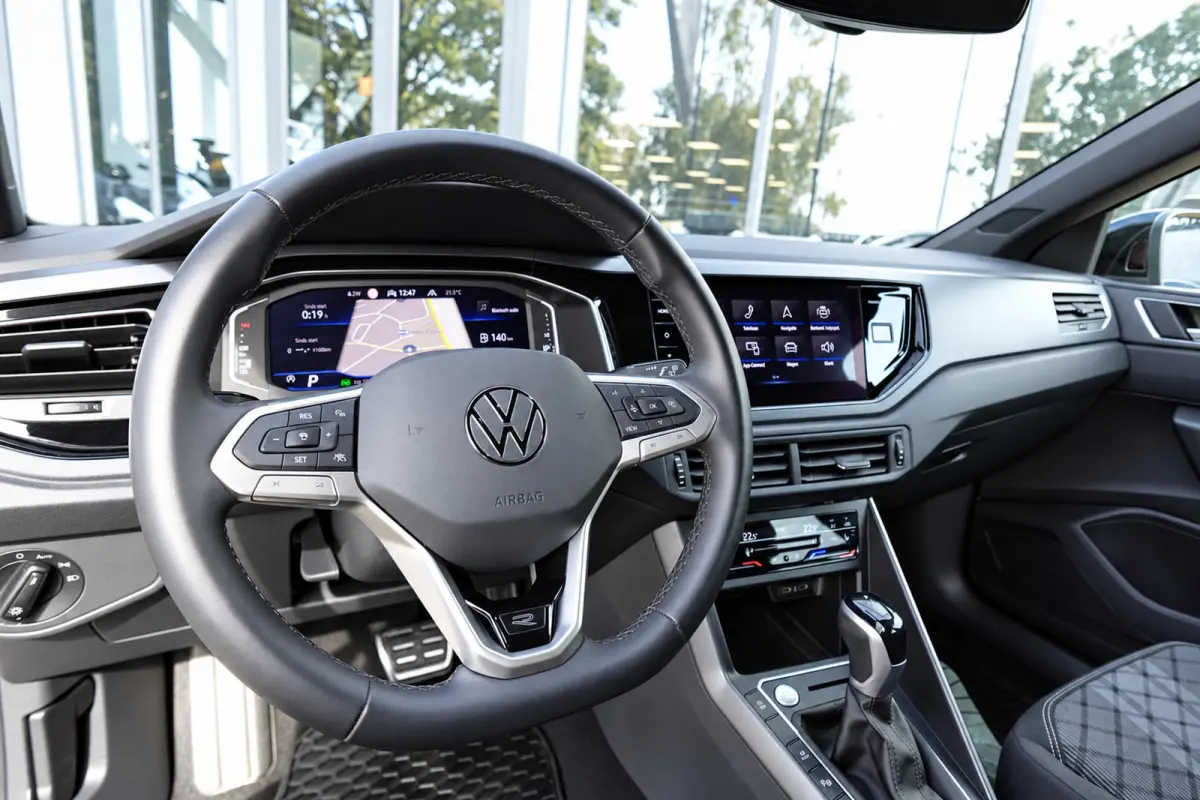 1.5 TSI R-Line PANO KEYLESS CAM