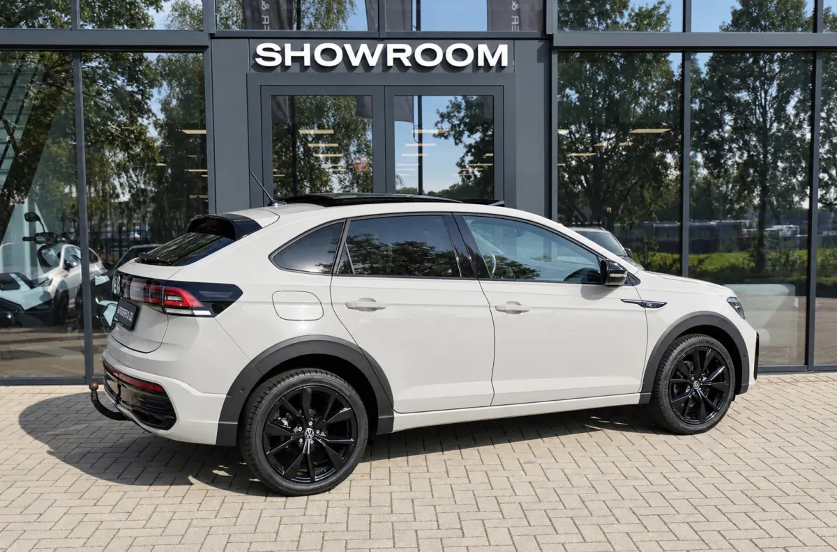1.5 TSI R-Line PANO KEYLESS CAM