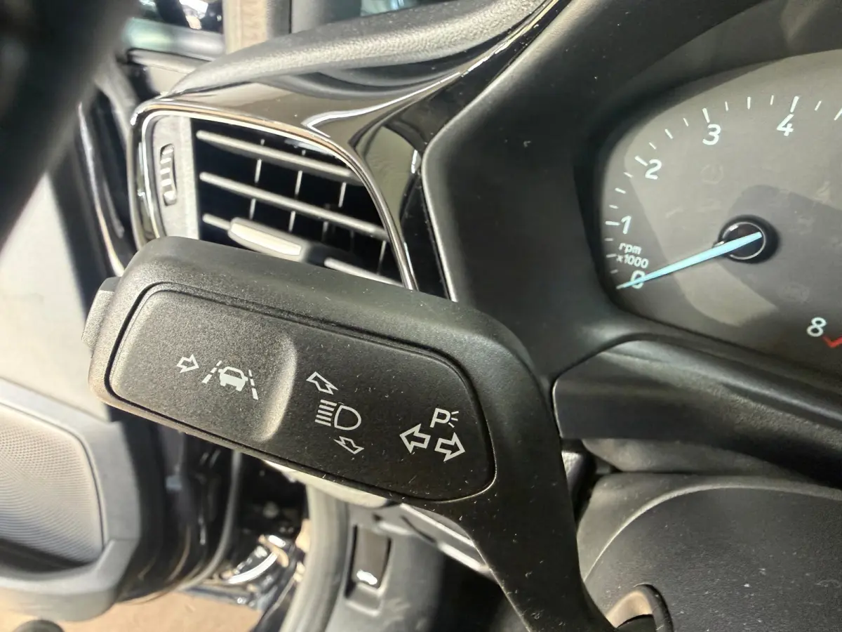 1.0 EcoBoost Hybrid Titanium, Apple Carplay/Android,Stoelverwarming,Stuurverwarming,Navigatie