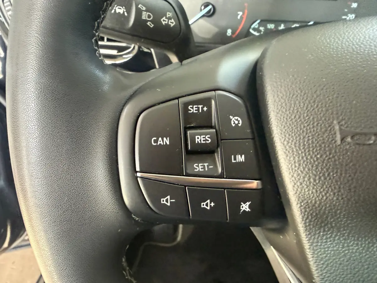 1.0 EcoBoost Hybrid Titanium, Apple Carplay/Android,Stoelverwarming,Stuurverwarming,Navigatie