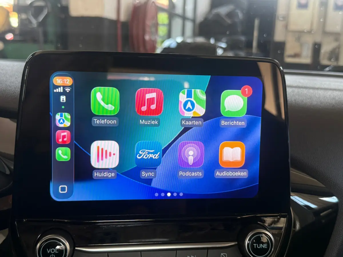 1.0 EcoBoost Hybrid Titanium, Apple Carplay/Android,Stoelverwarming,Stuurverwarming,Navigatie