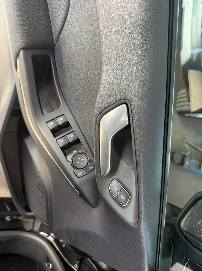 1.0 EcoBoost Hybrid Titanium, Apple Carplay/Android,Stoelverwarming,Stuurverwarming,Navigatie