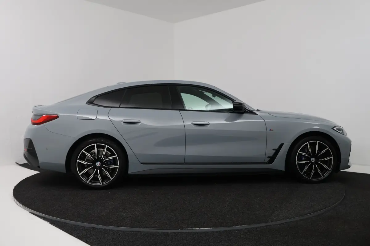 M50 High Executive 84 kWh (STOELVERWARMING, SERVICE CONTRACT, H/K AUDIO, ELEKTR STOELEN, CAMERA)