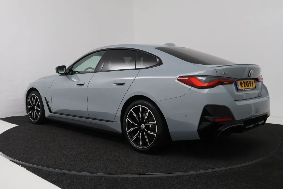 M50 High Executive 84 kWh (STOELVERWARMING, SERVICE CONTRACT, H/K AUDIO, ELEKTR STOELEN, CAMERA)