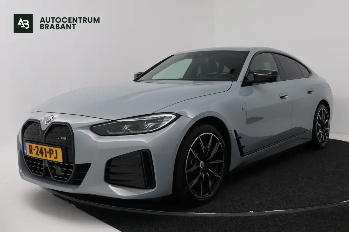 M50 High Executive 84 kWh (STOELVERWARMING, SERVICE CONTRACT, H/K AUDIO, ELEKTR STOELEN, CAMERA)