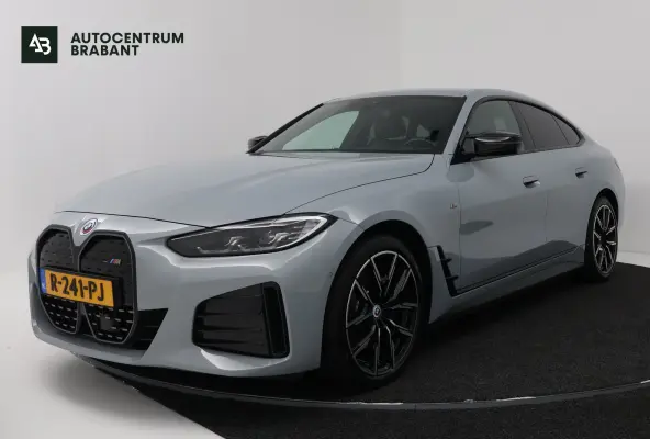 M50 High Executive 84 kWh (STOELVERWARMING, SERVICE CONTRACT, H/K AUDIO, ELEKTR STOELEN, CAMERA)