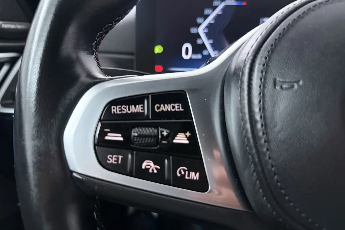 M50 High Executive 84 kWh (STOELVERWARMING, SERVICE CONTRACT, H/K AUDIO, ELEKTR STOELEN, CAMERA)