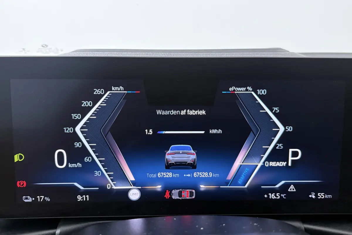 M50 High Executive 84 kWh (STOELVERWARMING, SERVICE CONTRACT, H/K AUDIO, ELEKTR STOELEN, CAMERA)