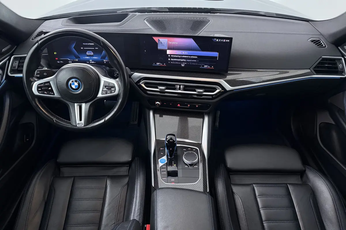 M50 High Executive 84 kWh (STOELVERWARMING, SERVICE CONTRACT, H/K AUDIO, ELEKTR STOELEN, CAMERA)