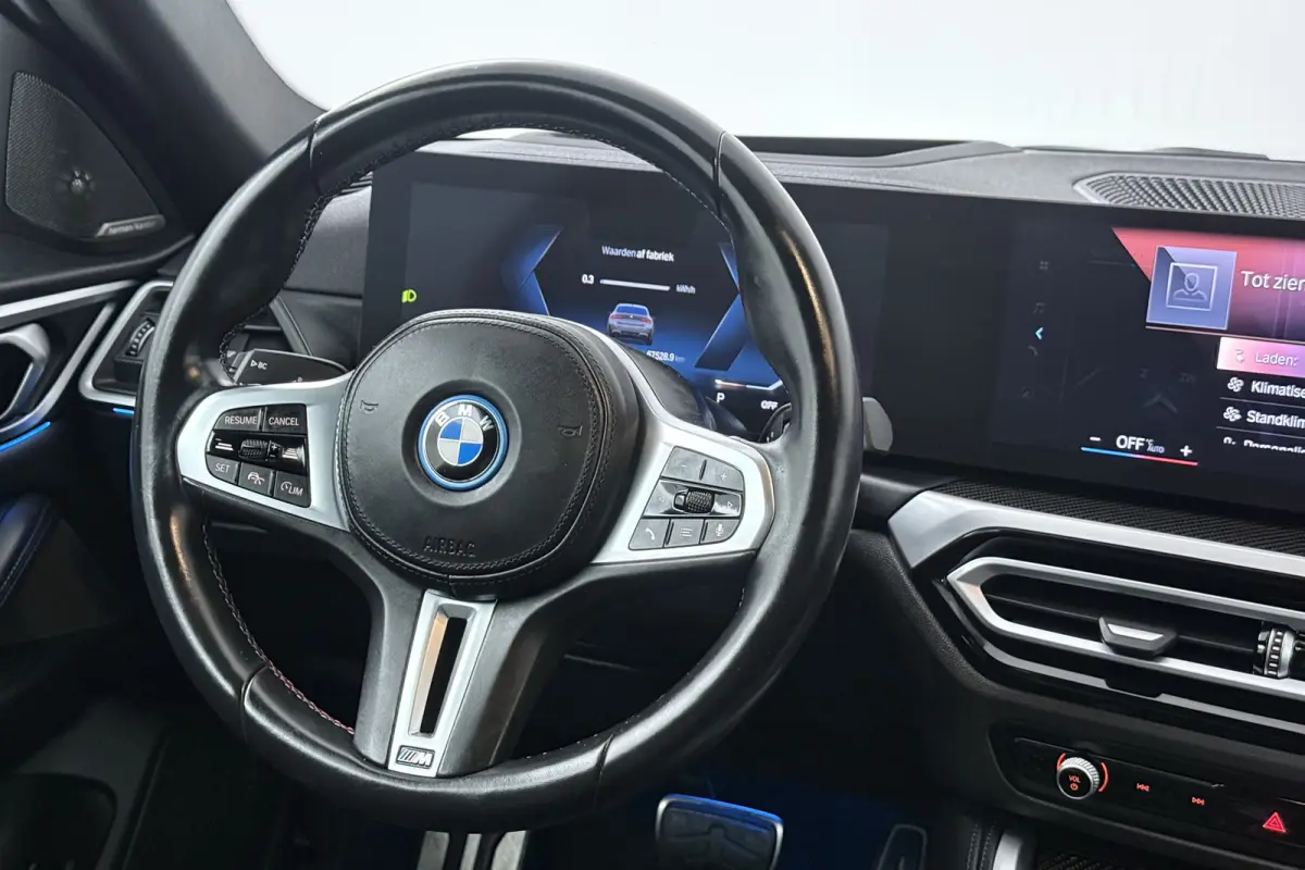 M50 High Executive 84 kWh (STOELVERWARMING, SERVICE CONTRACT, H/K AUDIO, ELEKTR STOELEN, CAMERA)