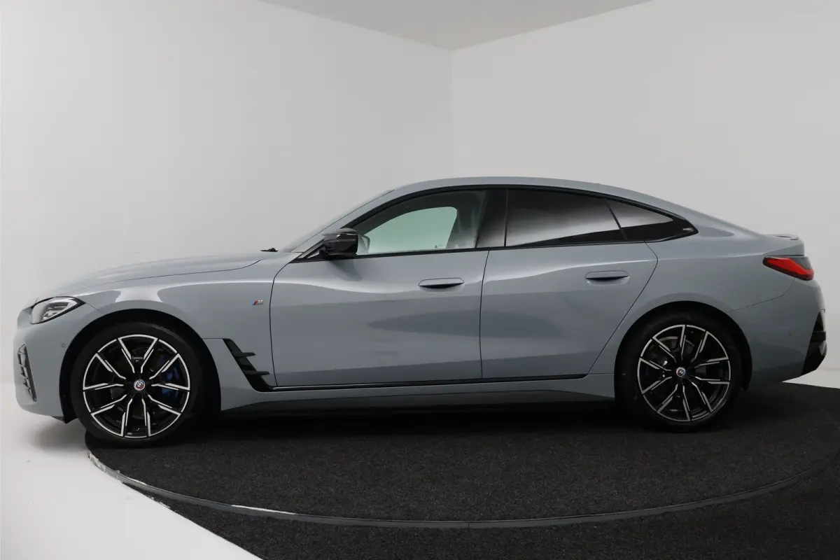 M50 High Executive 84 kWh (STOELVERWARMING, SERVICE CONTRACT, H/K AUDIO, ELEKTR STOELEN, CAMERA)