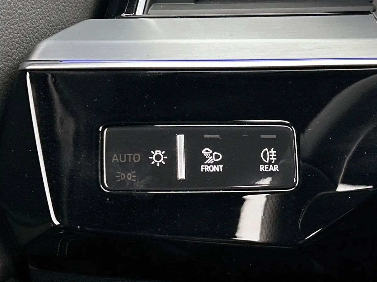 55 quattro S Edition 115 kWh | Navigatie | Zwart pakket | Cruise control | Panorama dak | Stoelverwarming |