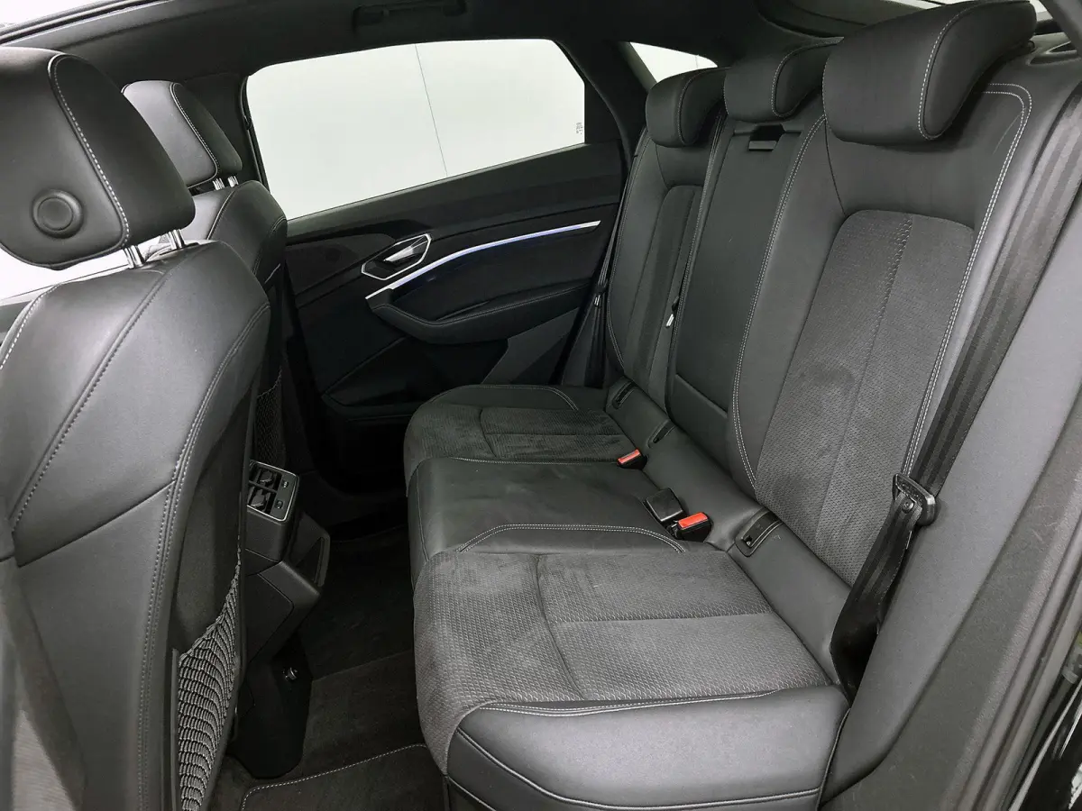 55 quattro S Edition 115 kWh | Navigatie | Zwart pakket | Cruise control | Panorama dak | Stoelverwarming |