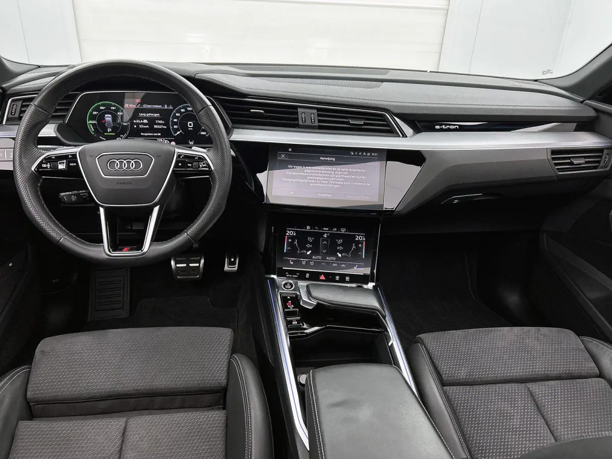 55 quattro S Edition 115 kWh | Navigatie | Zwart pakket | Cruise control | Panorama dak | Stoelverwarming |