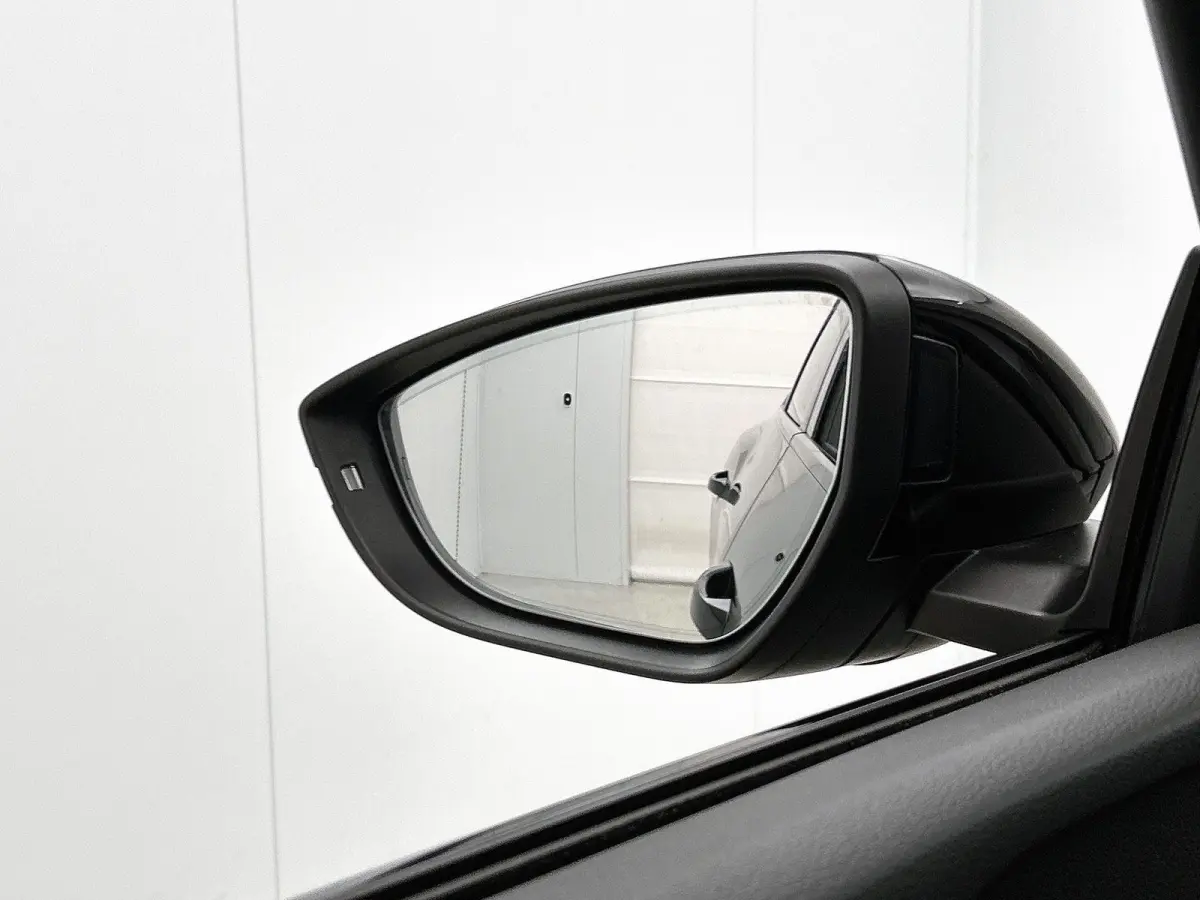 55 quattro S Edition 115 kWh | Navigatie | Zwart pakket | Cruise control | Panorama dak | Stoelverwarming |
