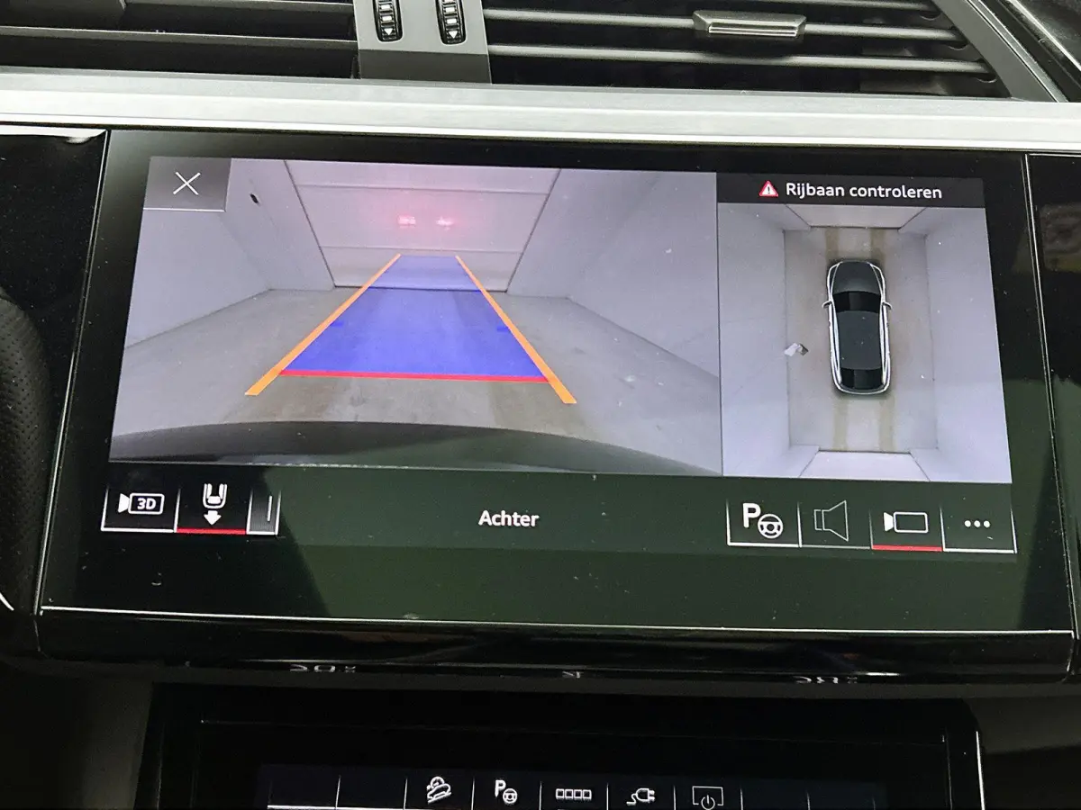 55 quattro S Edition 115 kWh | Navigatie | Zwart pakket | Cruise control | Panorama dak | Stoelverwarming |