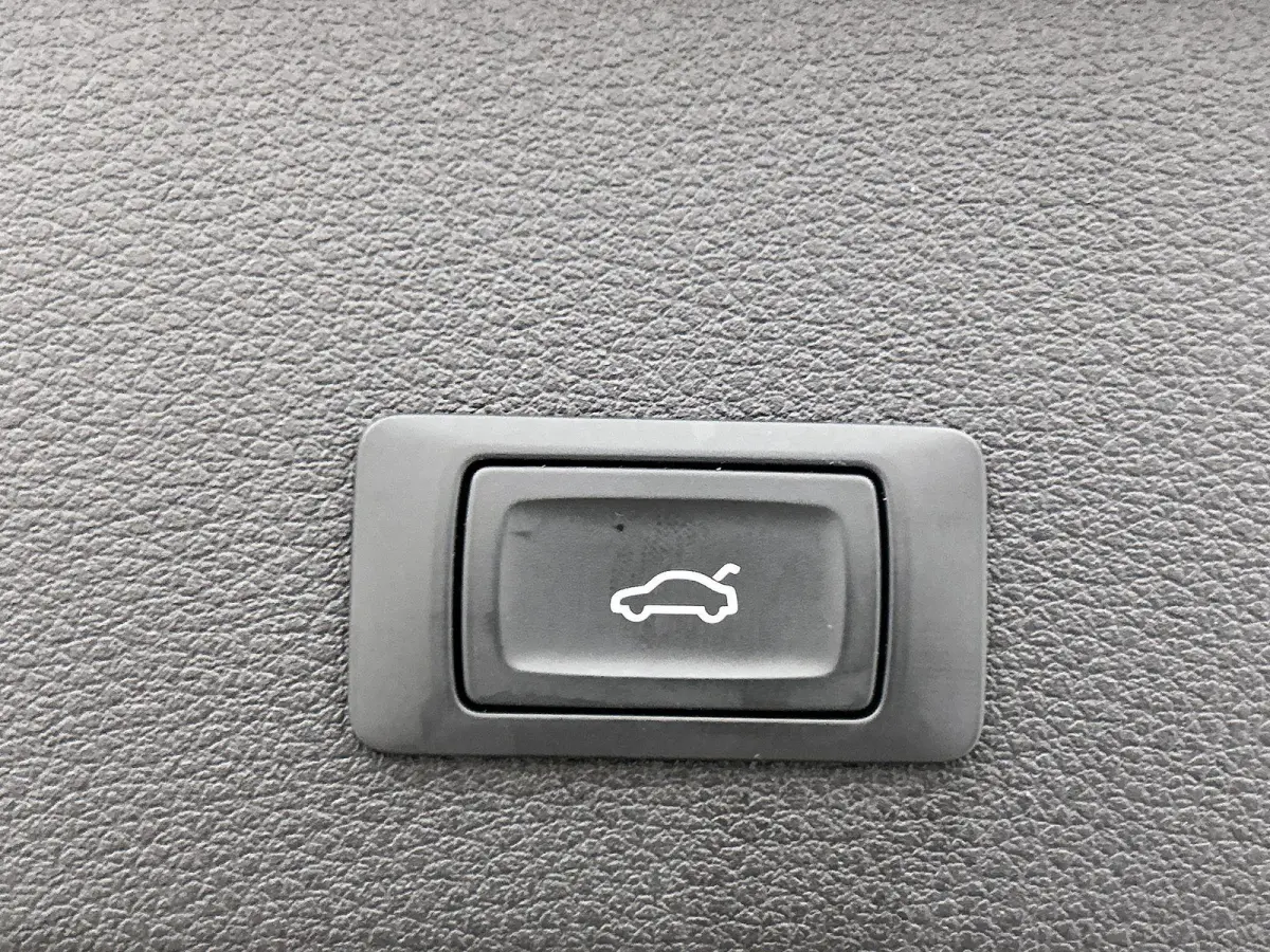 55 quattro S Edition 115 kWh | Navigatie | Zwart pakket | Cruise control | Panorama dak | Stoelverwarming |