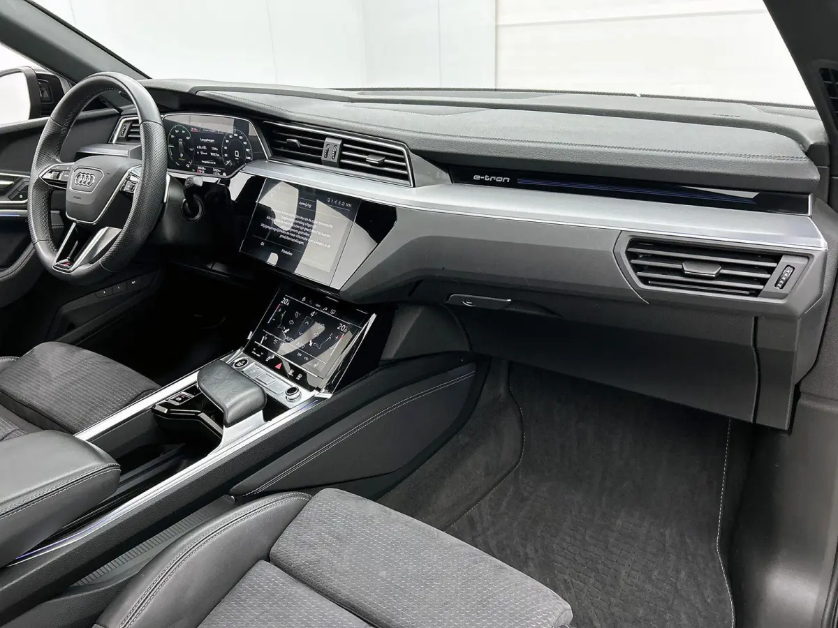 55 quattro S Edition 115 kWh | Navigatie | Zwart pakket | Cruise control | Panorama dak | Stoelverwarming |