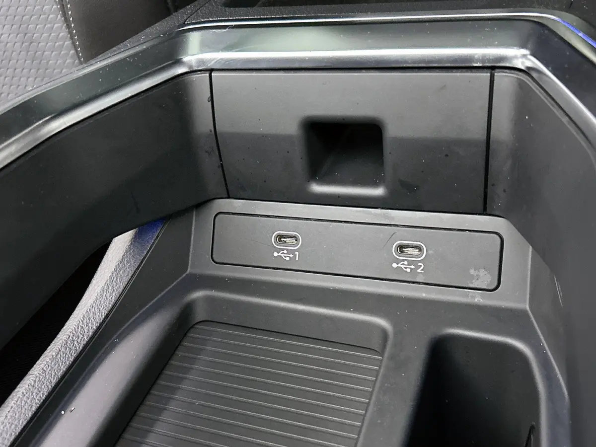 55 quattro S Edition 115 kWh | Navigatie | Zwart pakket | Cruise control | Panorama dak | Stoelverwarming |