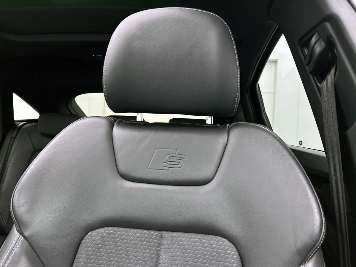 55 quattro S Edition 115 kWh | Navigatie | Zwart pakket | Cruise control | Panorama dak | Stoelverwarming |