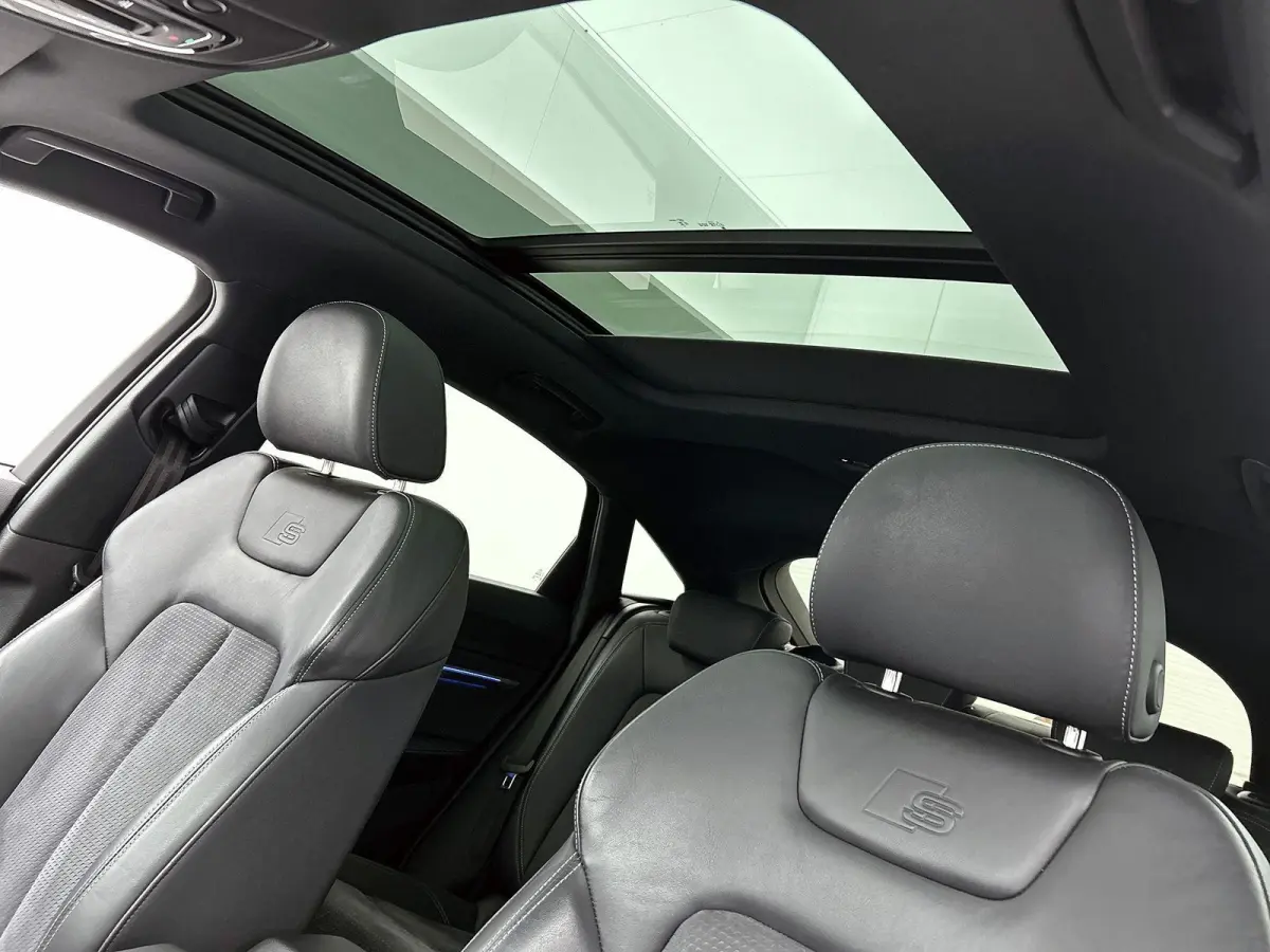 55 quattro S Edition 115 kWh | Navigatie | Zwart pakket | Cruise control | Panorama dak | Stoelverwarming |