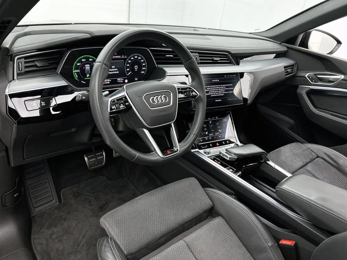55 quattro S Edition 115 kWh | Navigatie | Zwart pakket | Cruise control | Panorama dak | Stoelverwarming |
