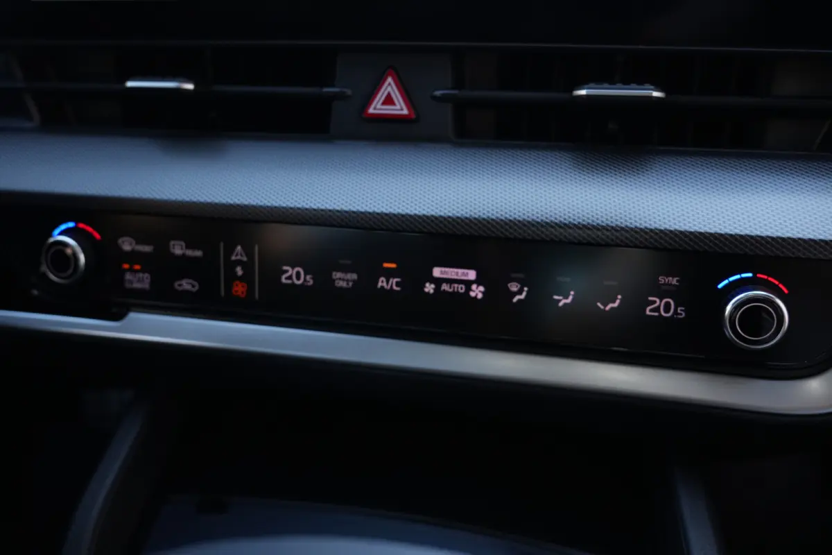1.6 T-GDi Hybrid GT-PlusLine | 230PK | Panoramadak | 360°Camera | Trekhaak | Deze zeer complete Kia Sportage GT-PlusLine Hybrid met 230 pk combineert een moderne, krachtige uitstraling met 