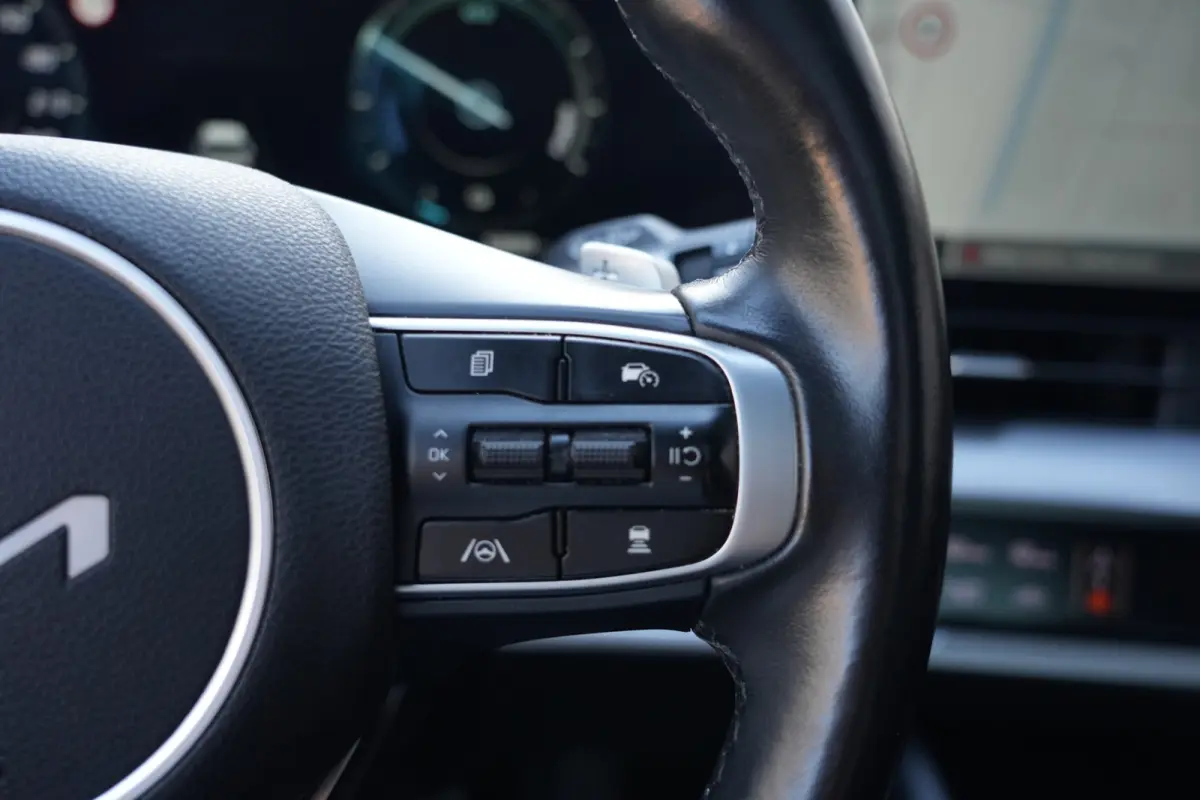 1.6 T-GDi Hybrid GT-PlusLine | 230PK | Panoramadak | 360°Camera | Trekhaak | Deze zeer complete Kia Sportage GT-PlusLine Hybrid met 230 pk combineert een moderne, krachtige uitstraling met 