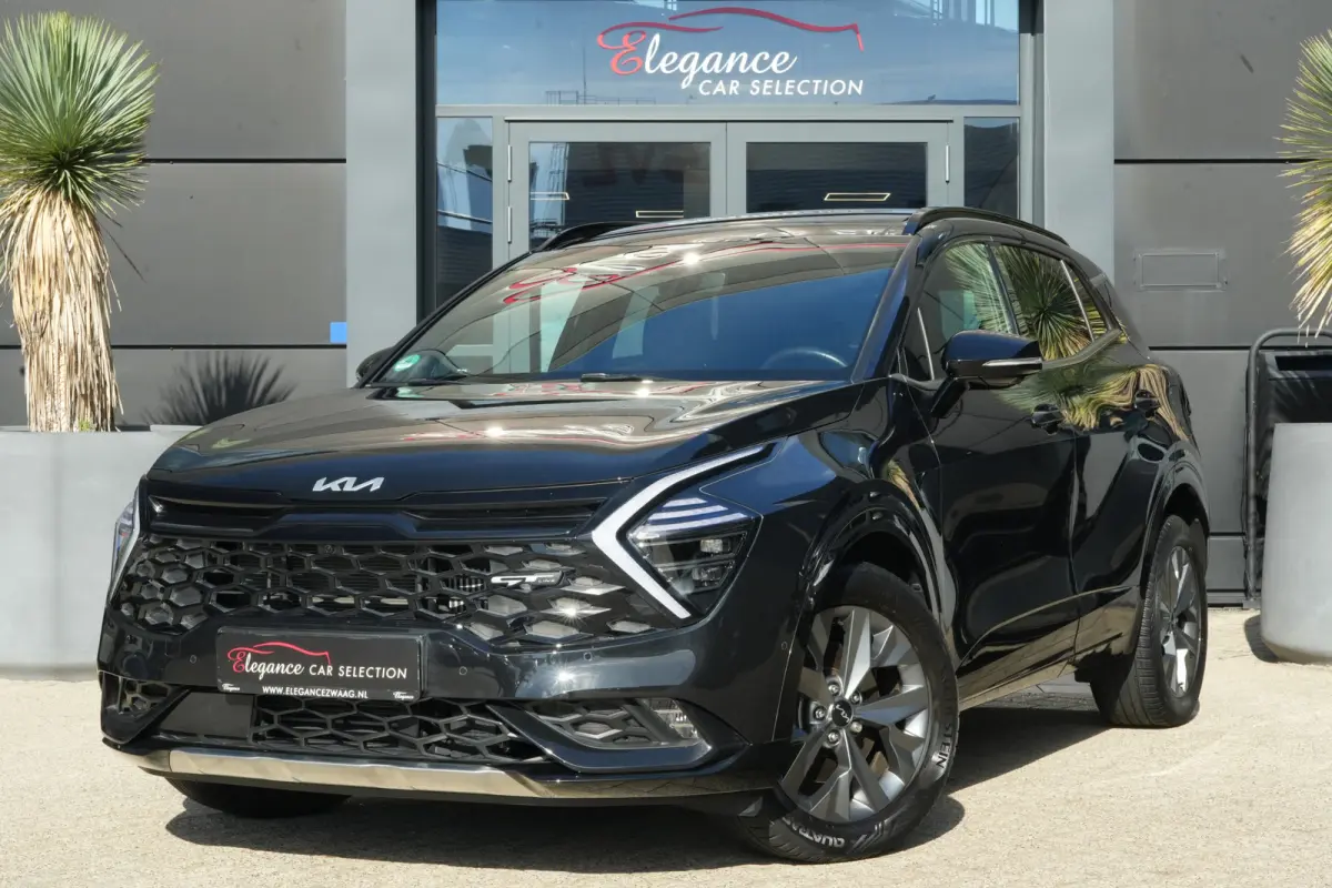 1.6 T-GDi Hybrid GT-PlusLine | 230PK | Panoramadak | 360°Camera | Trekhaak | Deze zeer complete Kia Sportage GT-PlusLine Hybrid met 230 pk combineert een moderne, krachtige uitstraling met 
