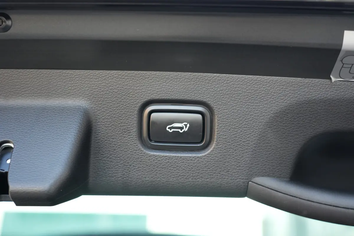 1.6 T-GDi Hybrid GT-PlusLine | 230PK | Panoramadak | 360°Camera | Trekhaak | Deze zeer complete Kia Sportage GT-PlusLine Hybrid met 230 pk combineert een moderne, krachtige uitstraling met 