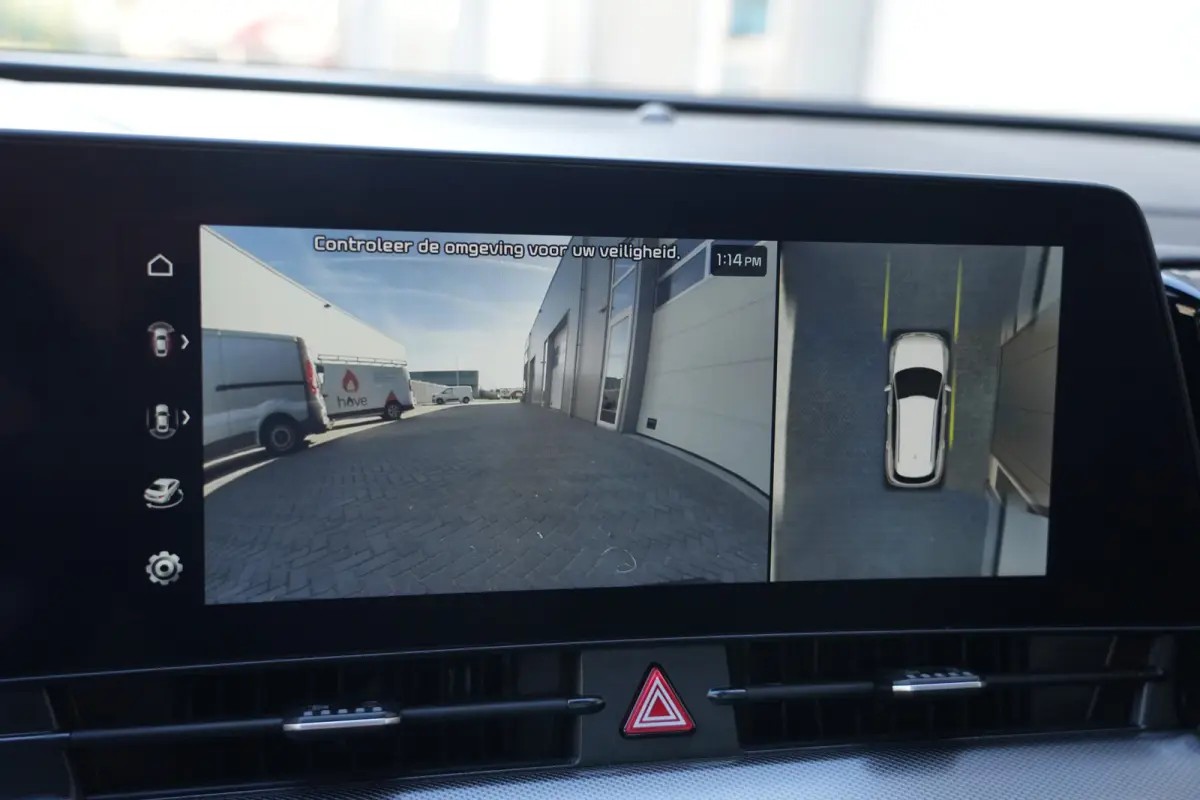 1.6 T-GDi Hybrid GT-PlusLine | 230PK | Panoramadak | 360°Camera | Trekhaak | Deze zeer complete Kia Sportage GT-PlusLine Hybrid met 230 pk combineert een moderne, krachtige uitstraling met 