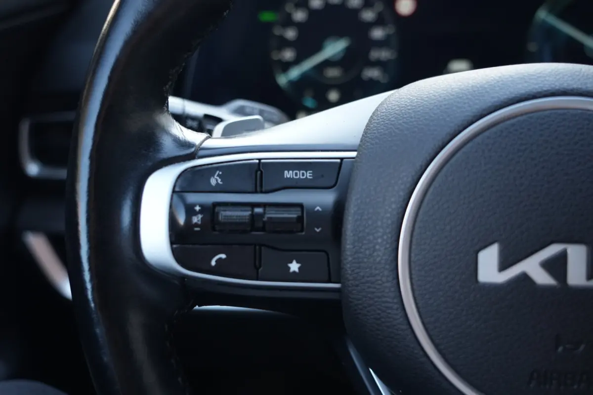 1.6 T-GDi Hybrid GT-PlusLine | 230PK | Panoramadak | 360°Camera | Trekhaak | Deze zeer complete Kia Sportage GT-PlusLine Hybrid met 230 pk combineert een moderne, krachtige uitstraling met 
