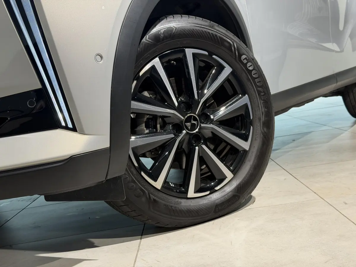 1.2 Hybrid 145 Ligne Business
