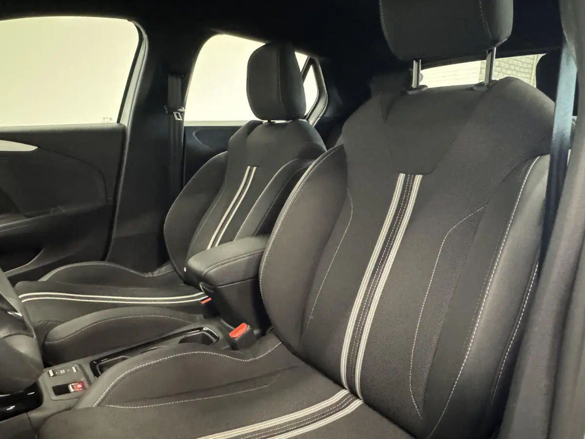 1.2 Turbo Hybrid GS Navigatie Apple Carplay/Android Auto Camera Parkeersensoren Cruise Control Dodehoek assistent Airco Lichtmetalen velgen Virtual Cockpit Getinte ramen